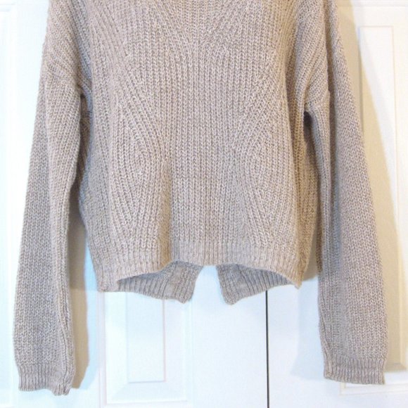 Express | Cable Knit Keyhole Back Pullover Sweater - Picture 5 of 9